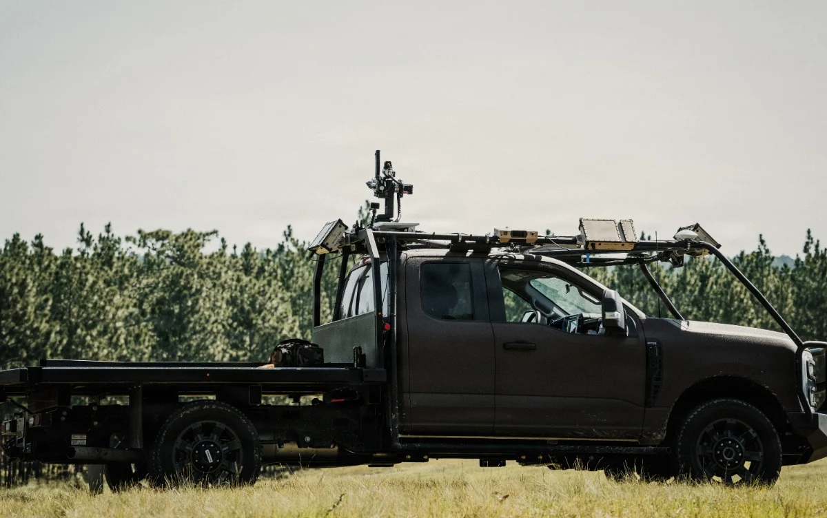 Армия США испытала беспилотный Ford F-250 с турелью для уничтожения дронов