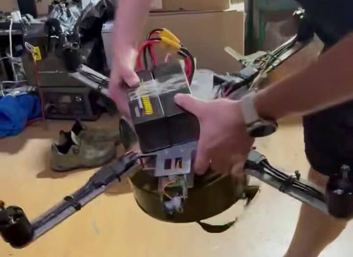 Российские вооруженные силы представили новый 17-дюймовый FPV-дрон-бомбардировщик VT-40-2